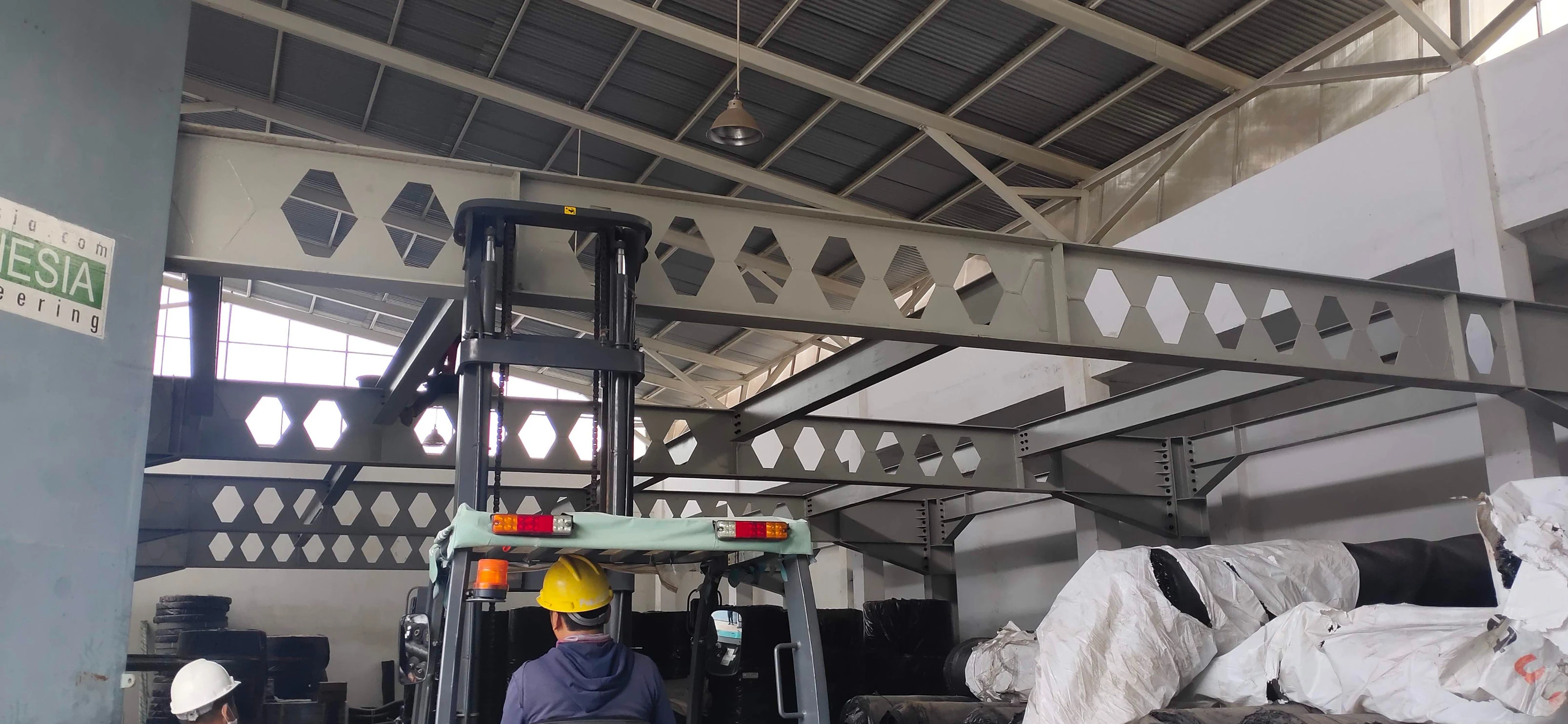 Proyek Lantai Mezanin Pesantren Tahfiz Qur'an IQRO - PHIBA JAYA ABADI - ICUK POERNOMO